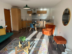 Trendy Flat City Centre Cardiff Bay with Parking